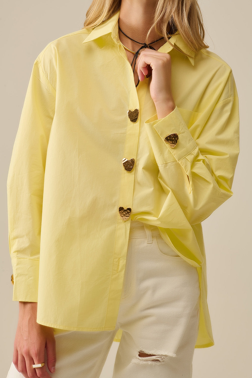 Camisa de popeline descontraída com botões de coração dourados em amarelo