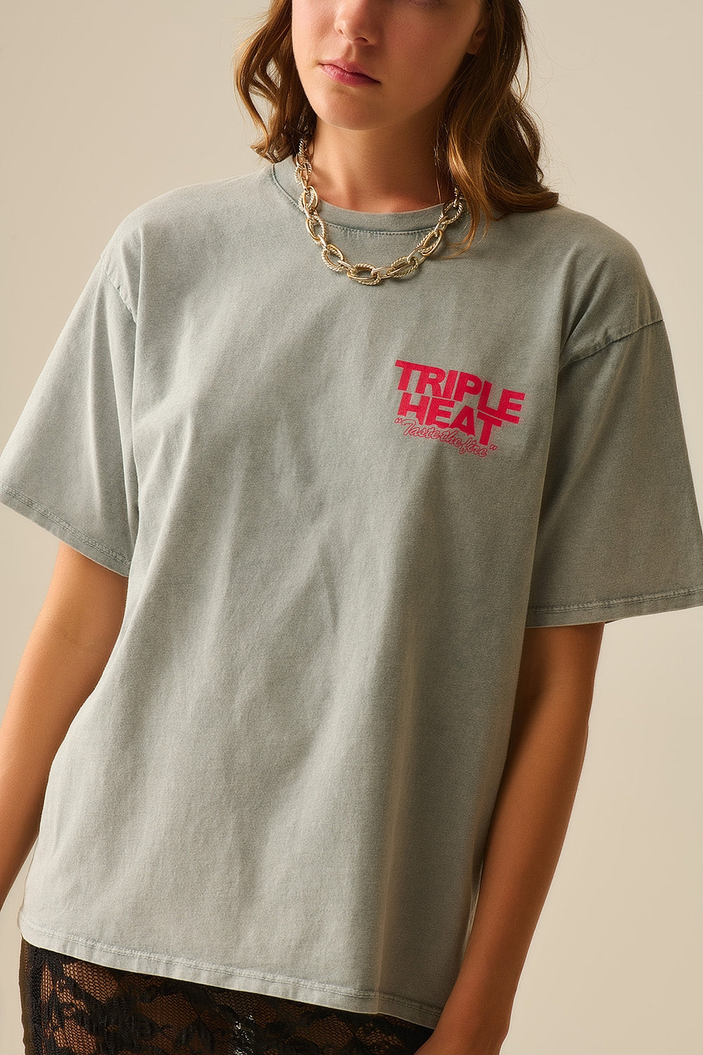 T-shirt de manga curta TRIPLE HEAT LOGO em cinzento lavado de corte descontraído