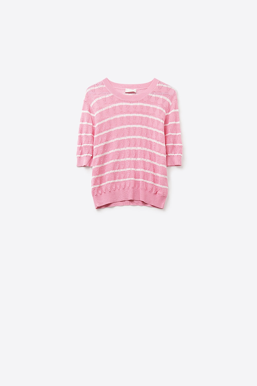 Top de malha rosa com mangas curtas e riscas brancas