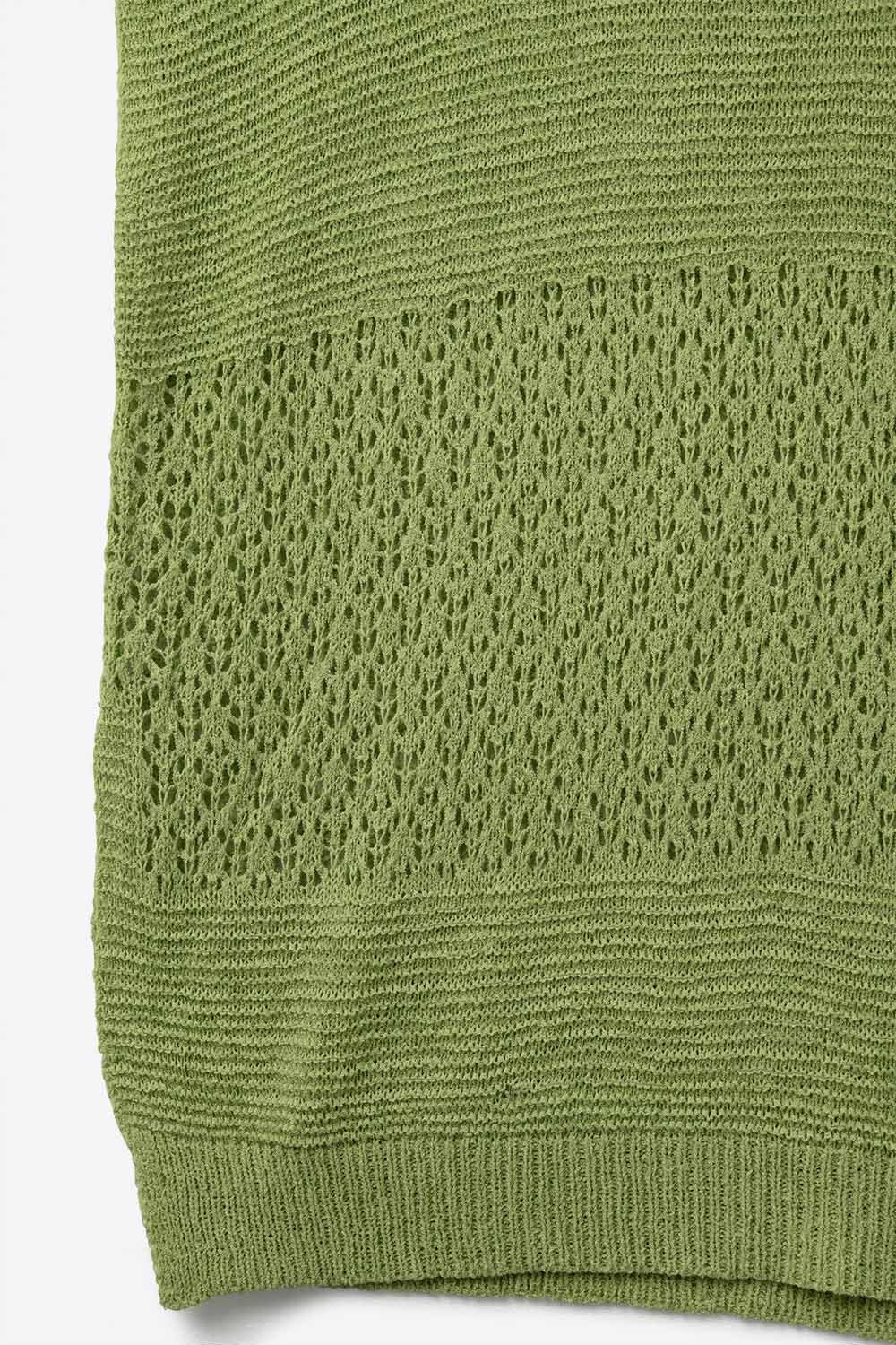 Camisola verde com malha aberta macia e mangas caídas