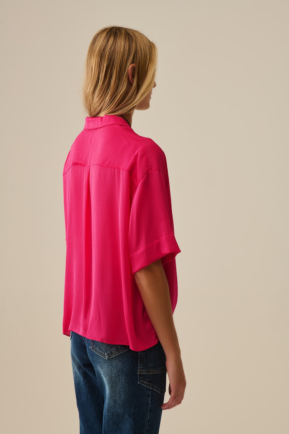 Camisa com frente enrolada em fúcsia