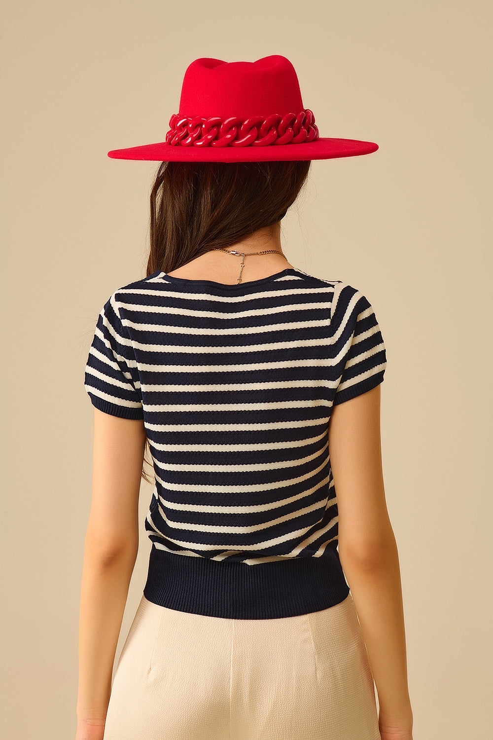 Camisola de gola quadrada às riscas em azul-marinho e branco