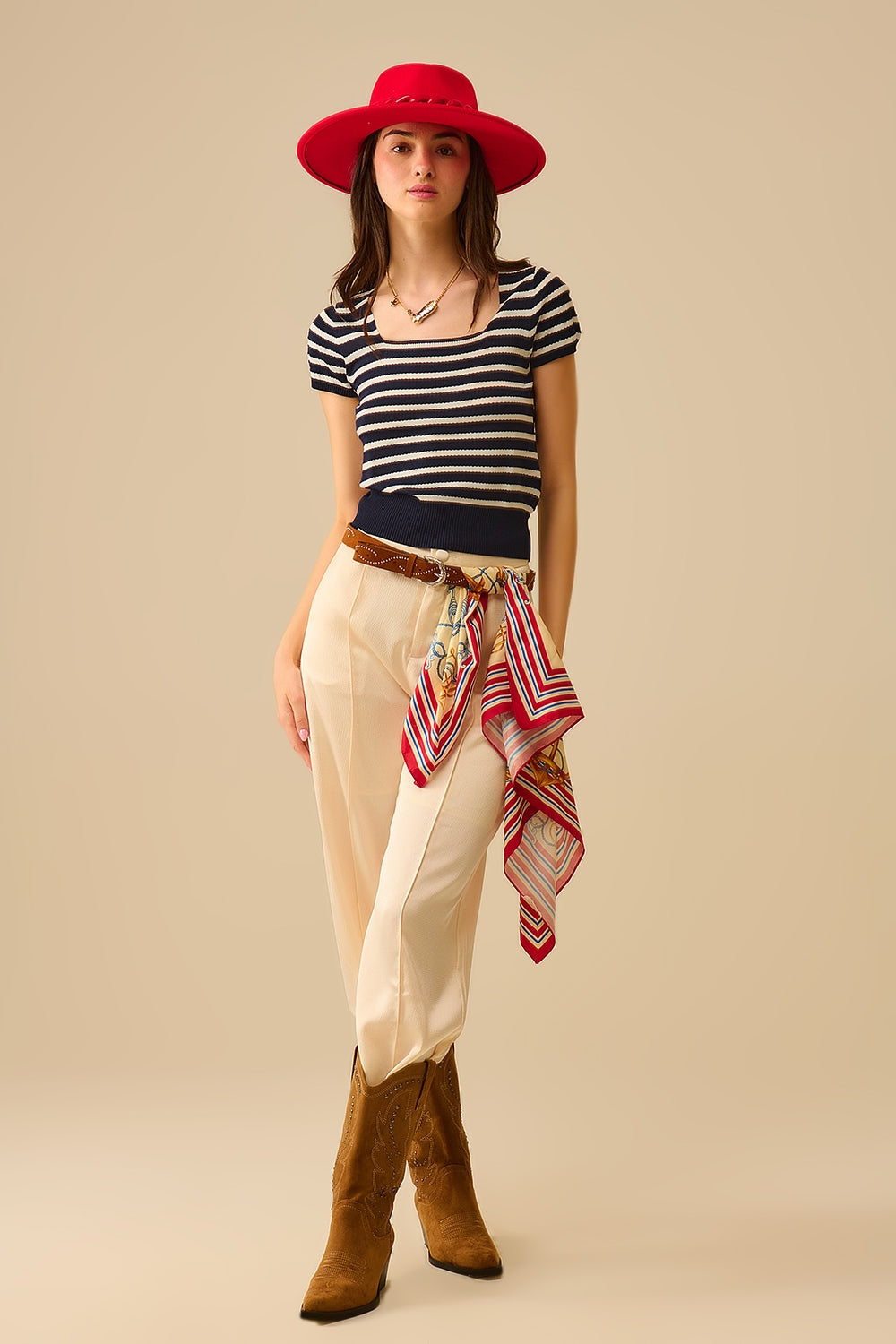 Camisola de gola quadrada às riscas em azul-marinho e branco