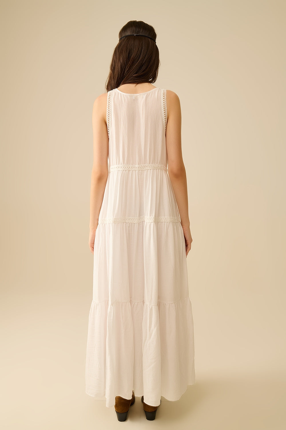 Vestido Maxi branco com pormenores em renda e estilo boho