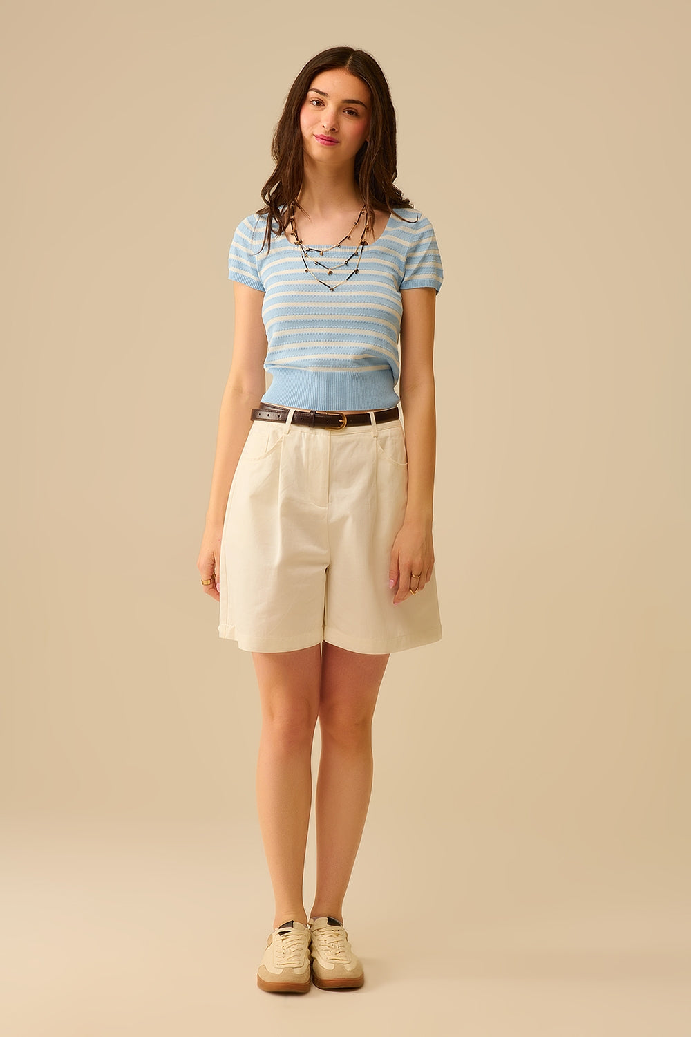 Camisola de gola quadrada às riscas em azul bebé e branco