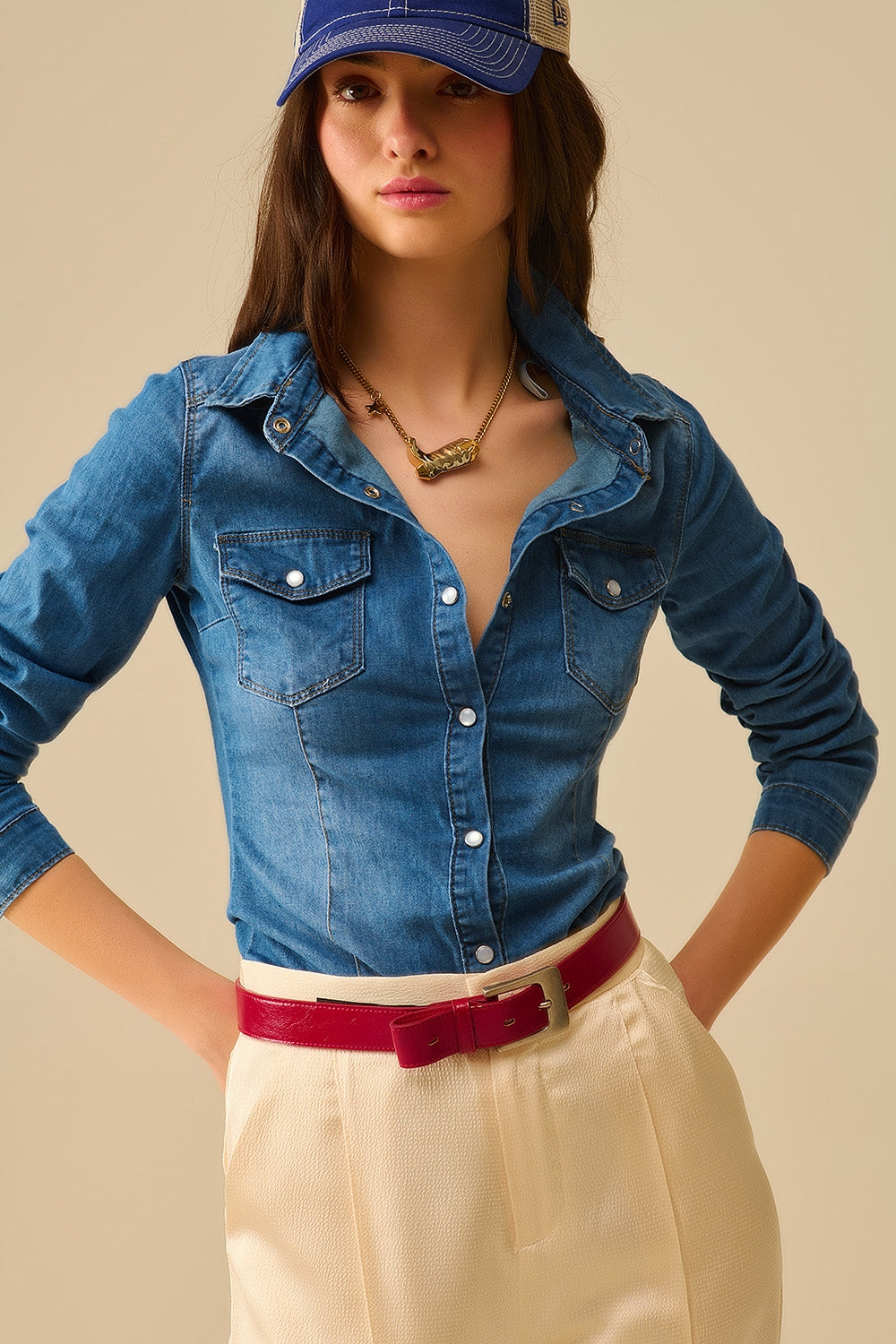Camisa de ganga elástica com bolsos no peito