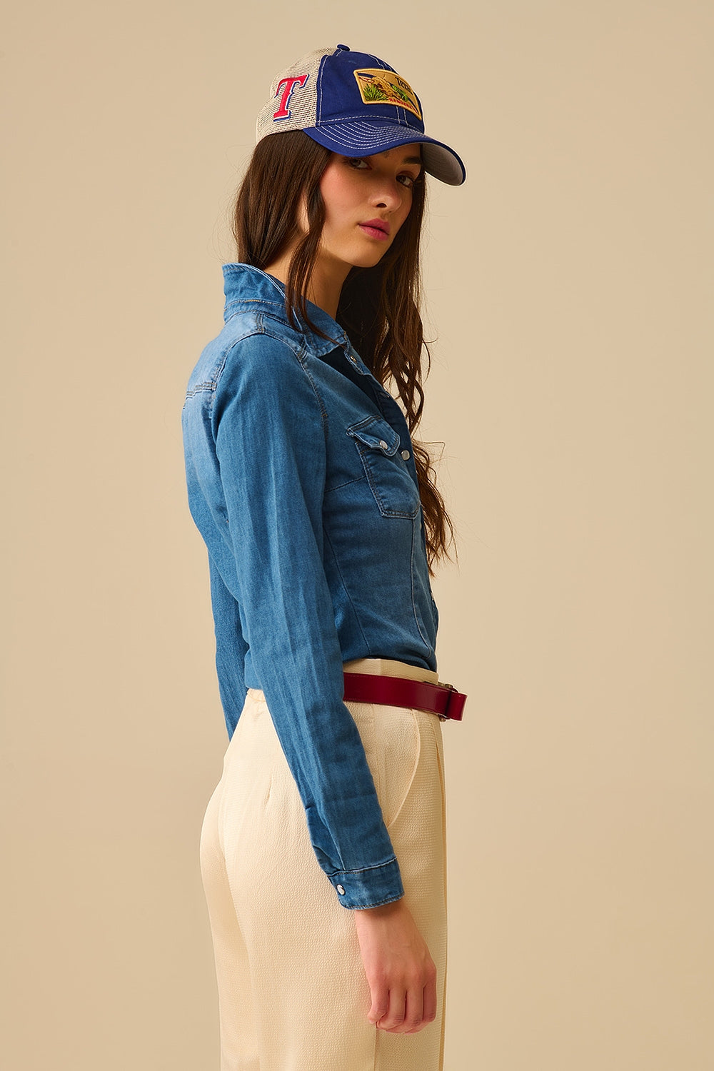 Camisa de ganga elástica com bolsos no peito