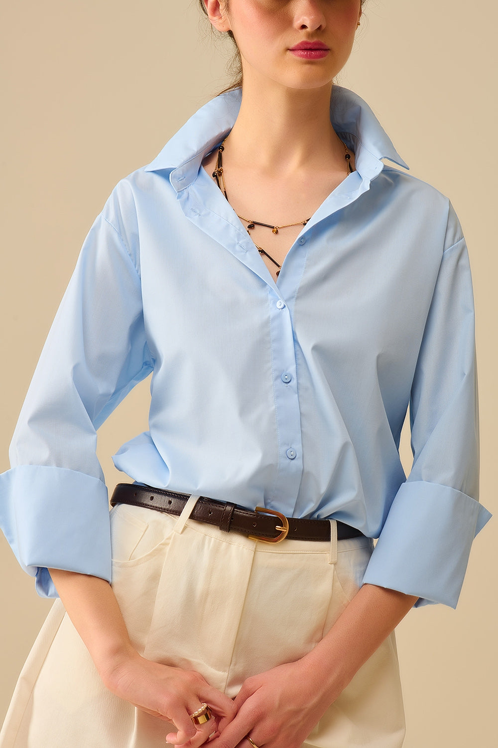 Camisa de popelina azul com punhos extra largos