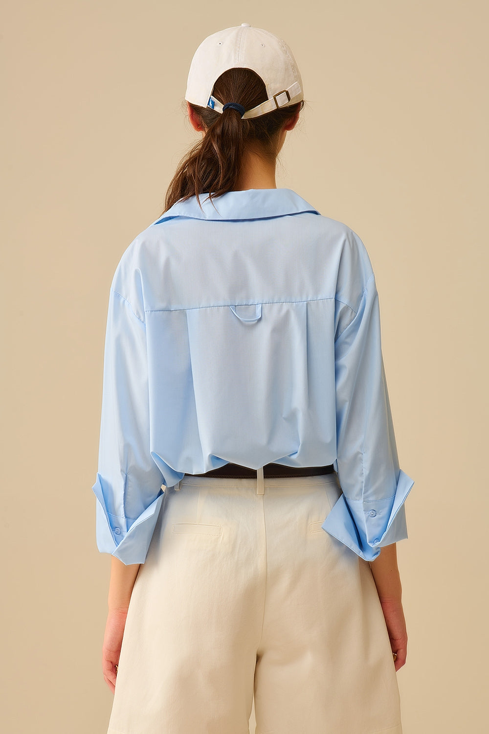 Camisa de popelina azul com punhos extra largos