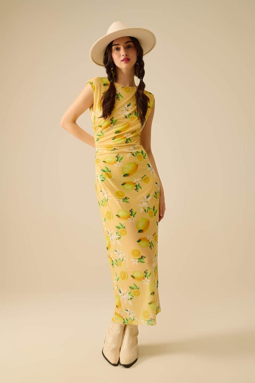 Vestido de tule com folhos laterais em estampado amarelo-limão
