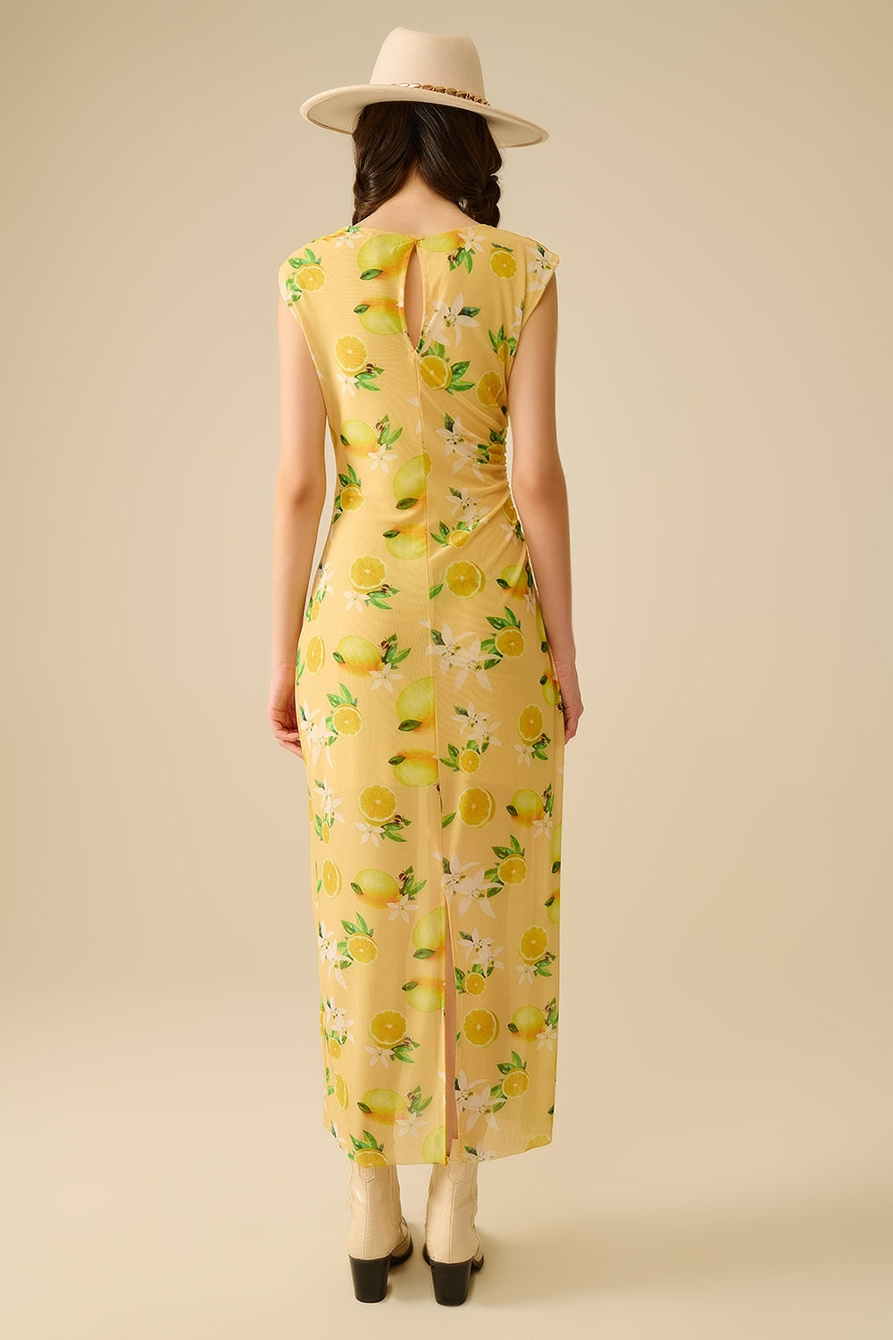 Vestido de tule com folhos laterais em estampado amarelo-limão