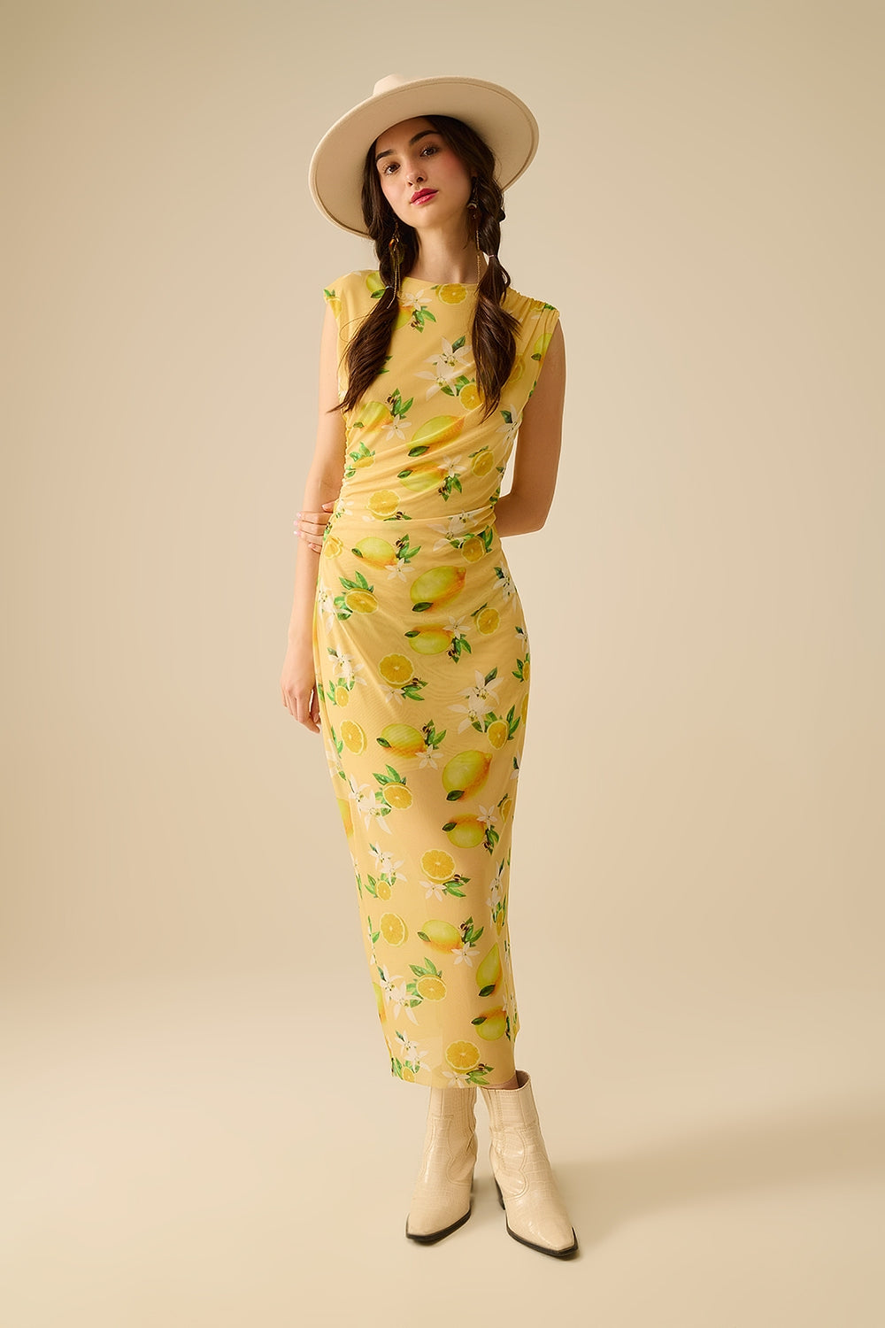 Vestido de tule com folhos laterais em estampado amarelo-limão