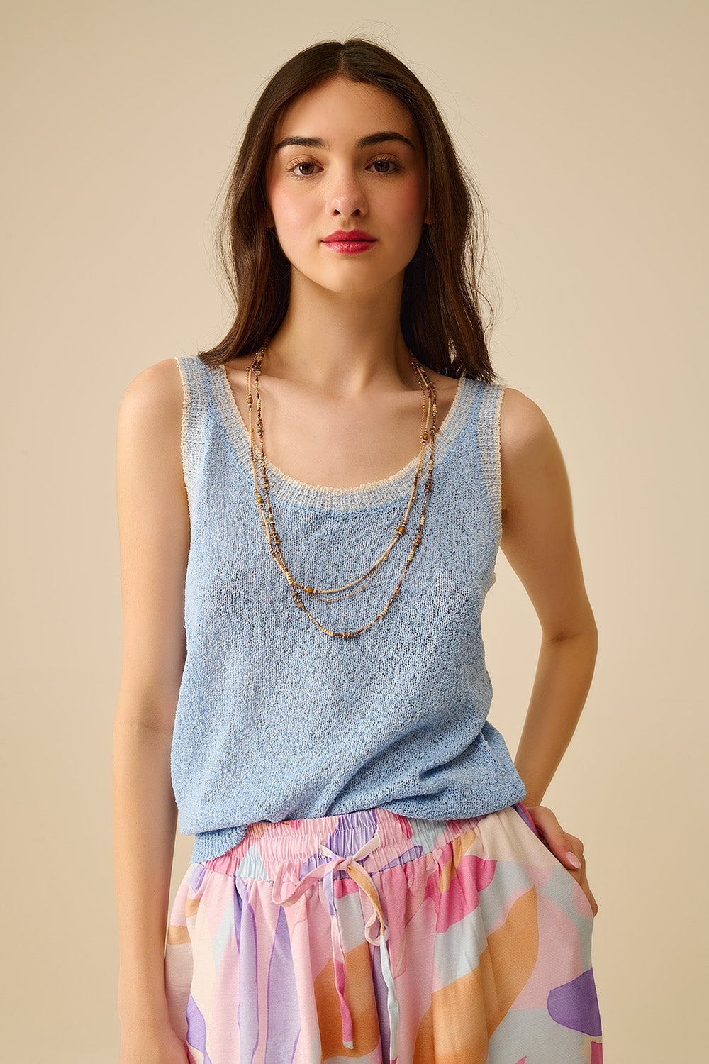 Tank Top de malha azul claro com rebordo branco