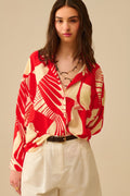 Camisa pólo vermelha com estampado abstrato