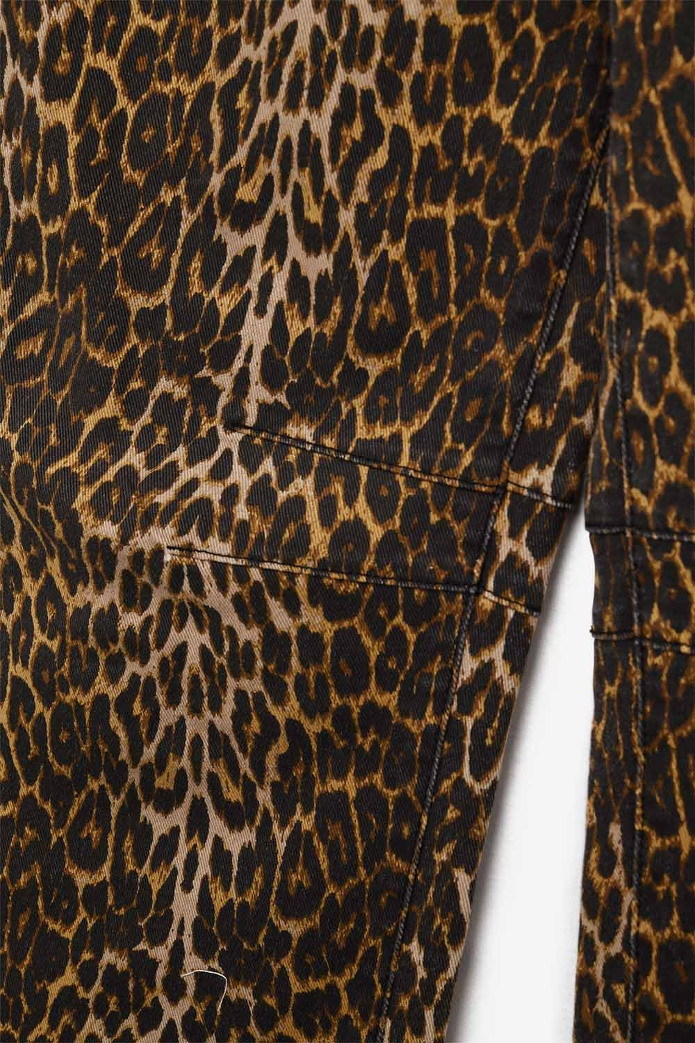 Calças de ganga com estampado leopardo Barrel