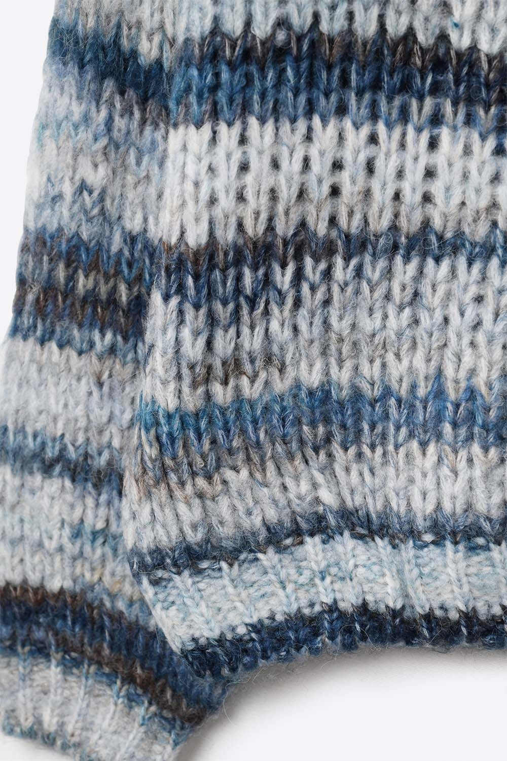 Camisola de malha volumosa com design marmoreado em azul