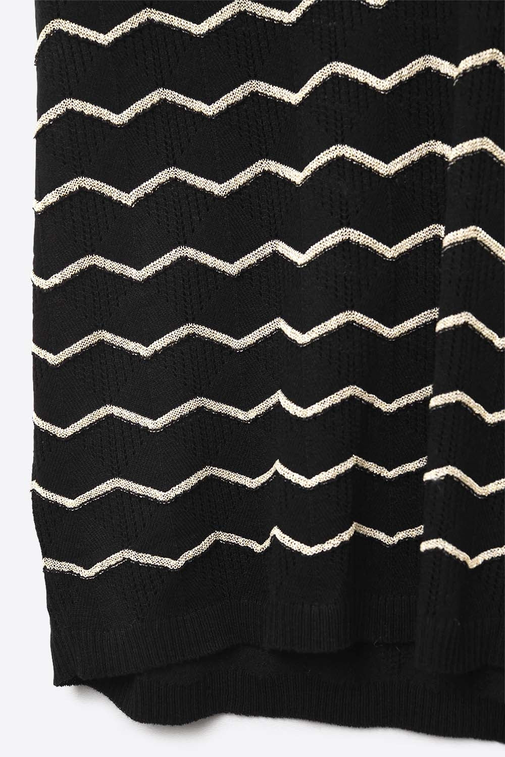 Camisola de malha com decote em V em ziguezague e mangas descaídas em preto