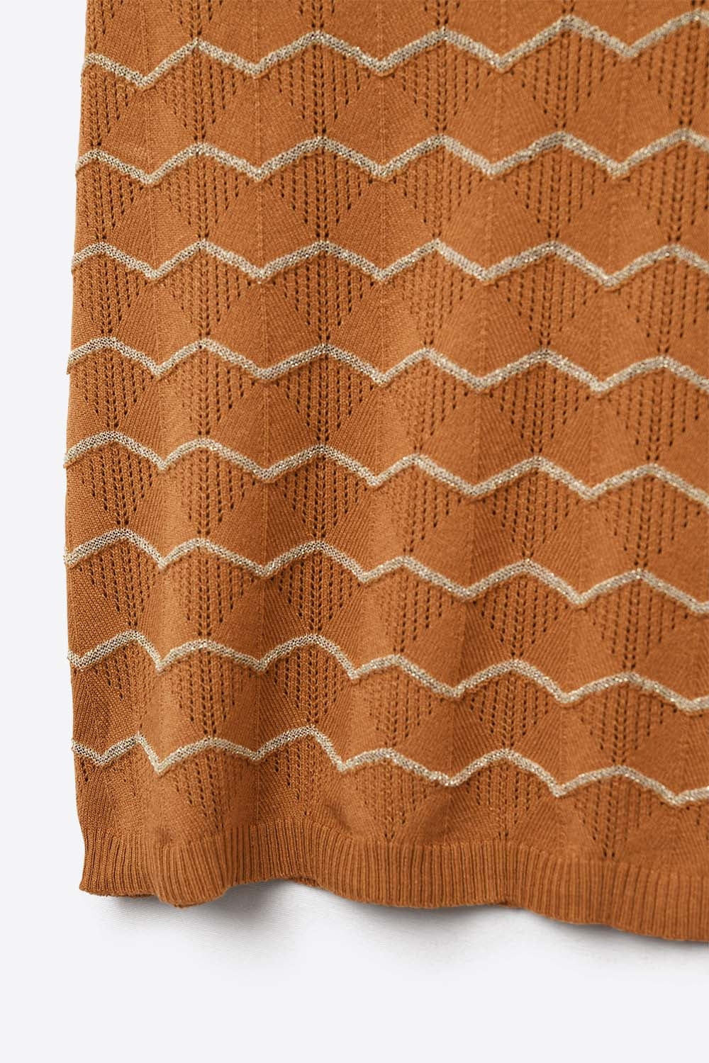 Camisola de malha com decote em V em ziguezague e mangas descaídas em castanho