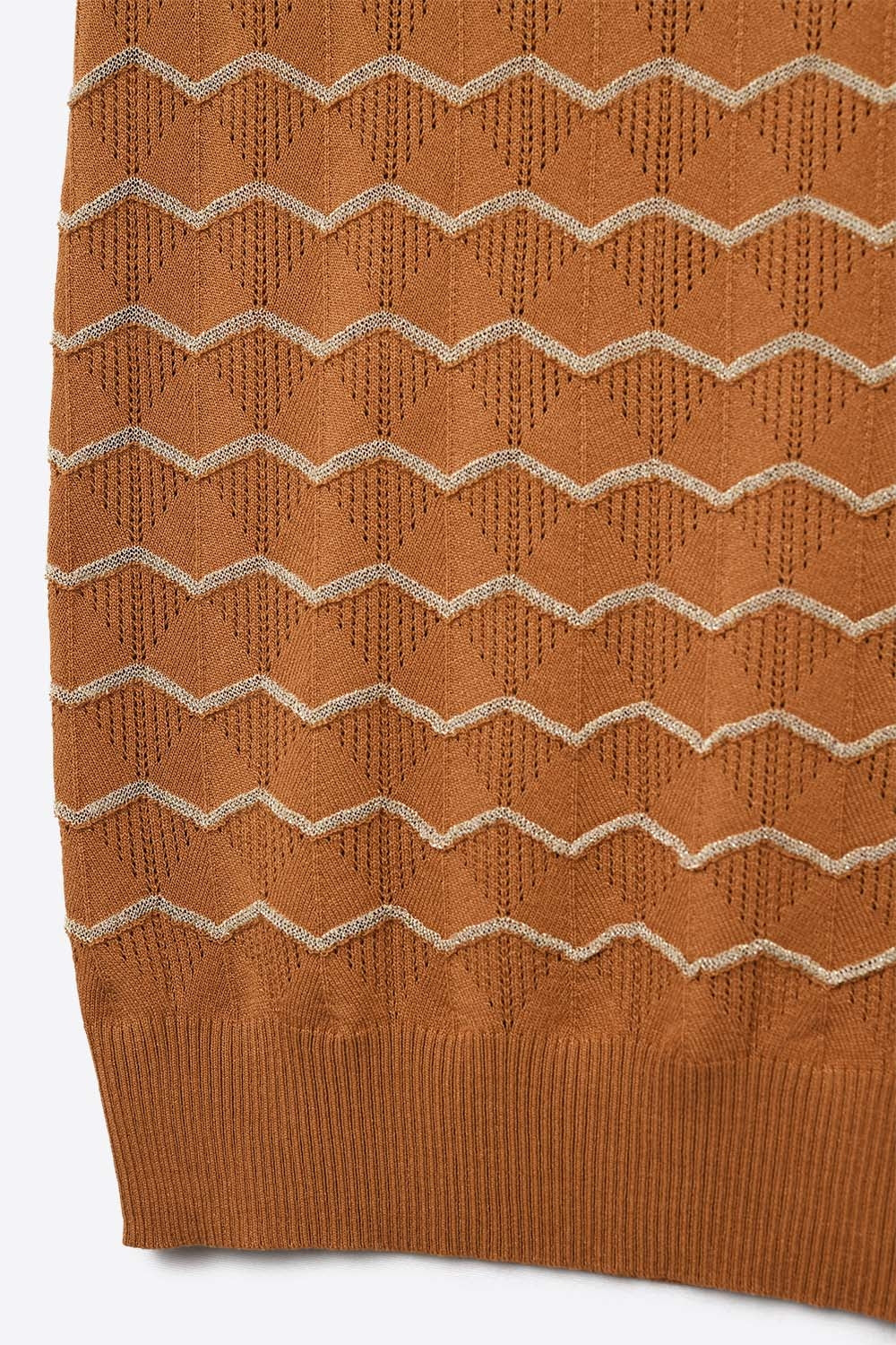 Camisola de malha com padrão em ziguezague dourado