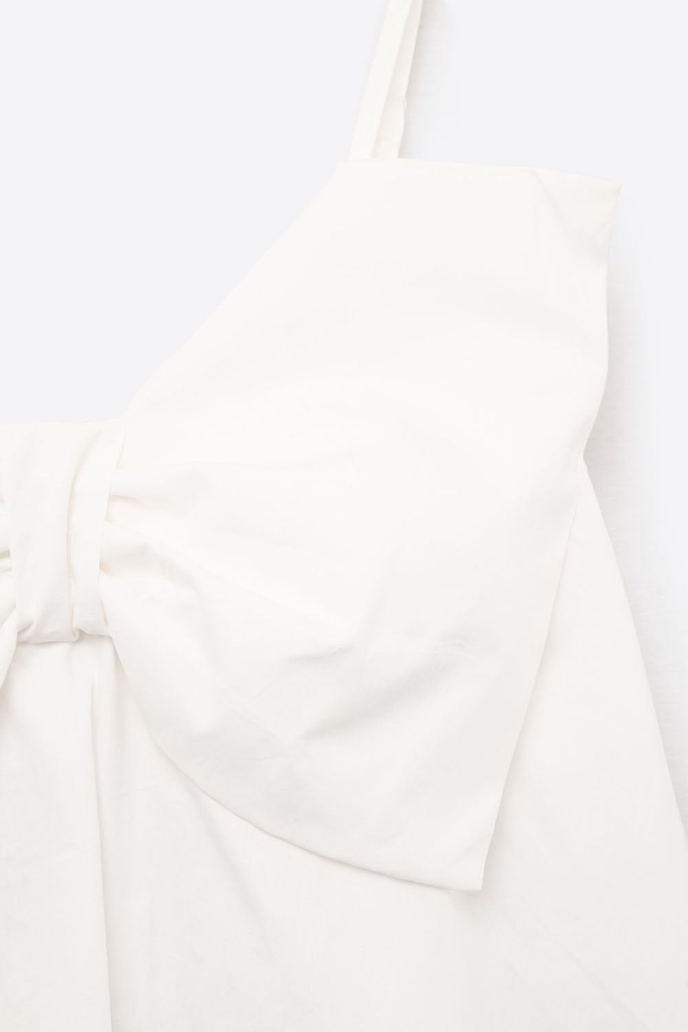 Minivestido de popelina branca com um grande laço