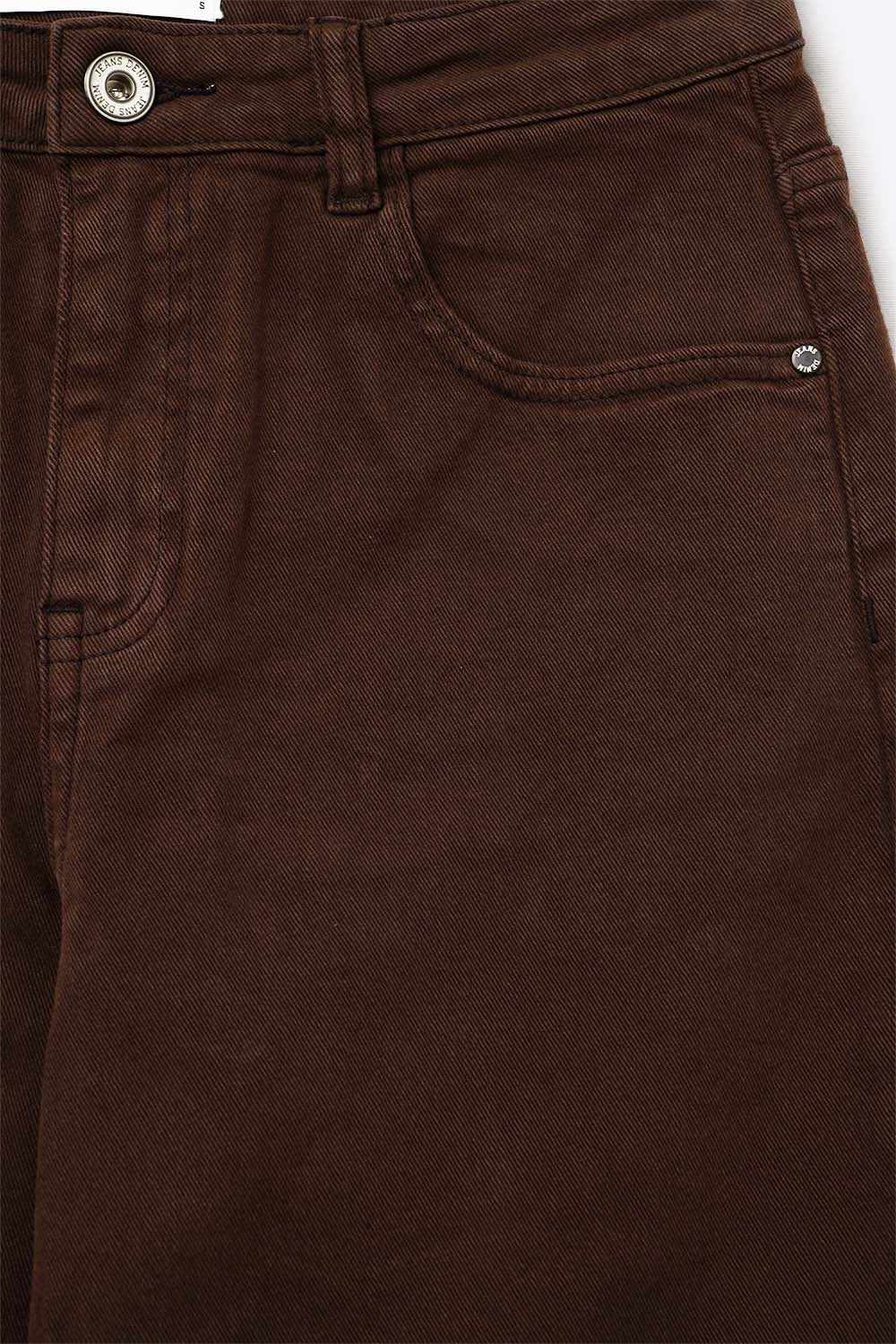Calças de ganga de algodão de cintura média em castanho chocolate