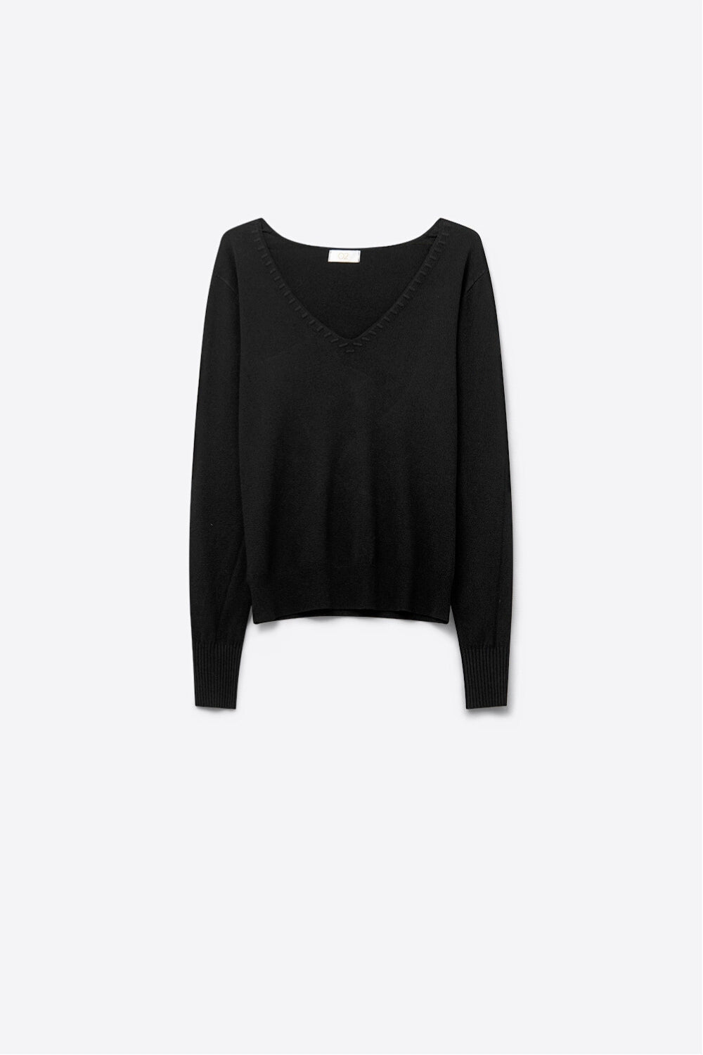 Camisola de malha fina com decote em V e pormenores decorativos no decote em preto