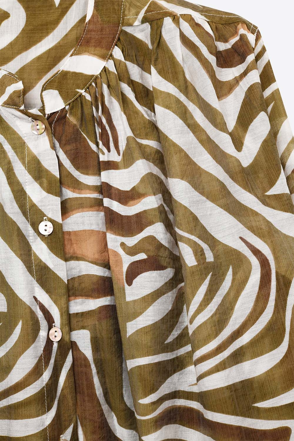 blusa de chiffon fluida com estampado de zebra caqui