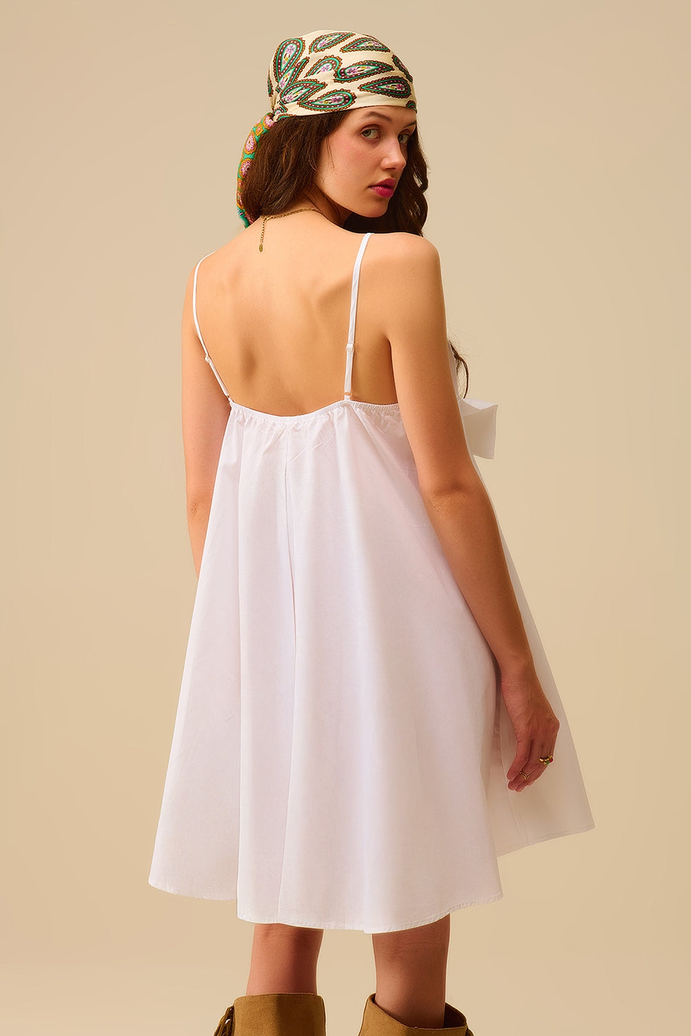 Minivestido de popelina branca com um grande laço