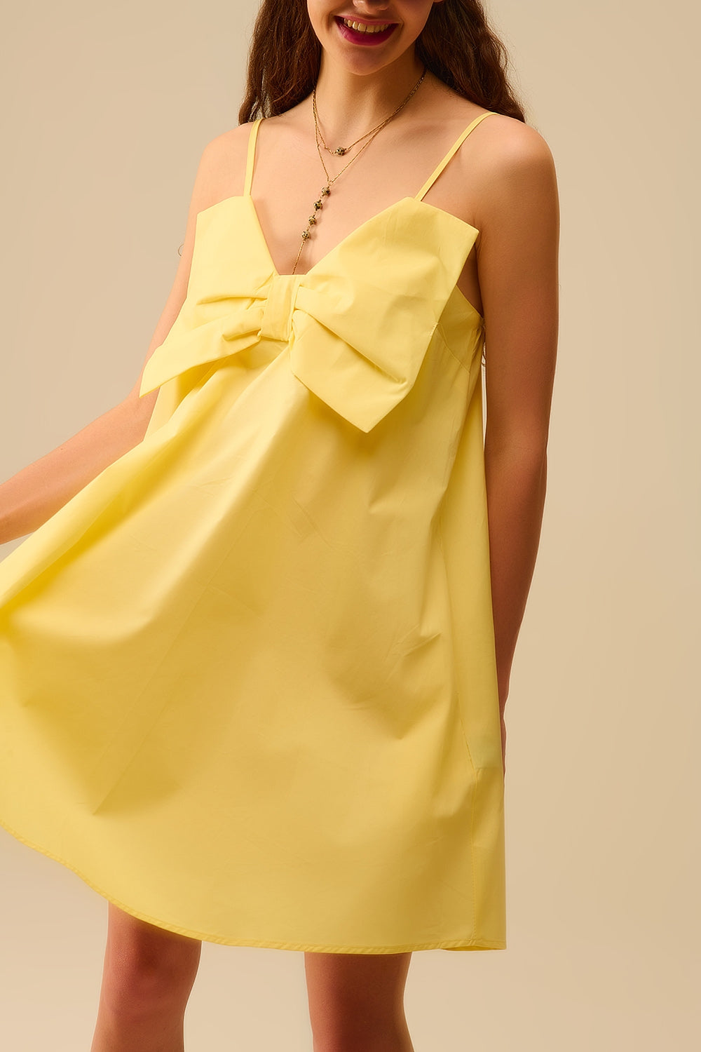Minivestido de popelina amarelo com um grande laço