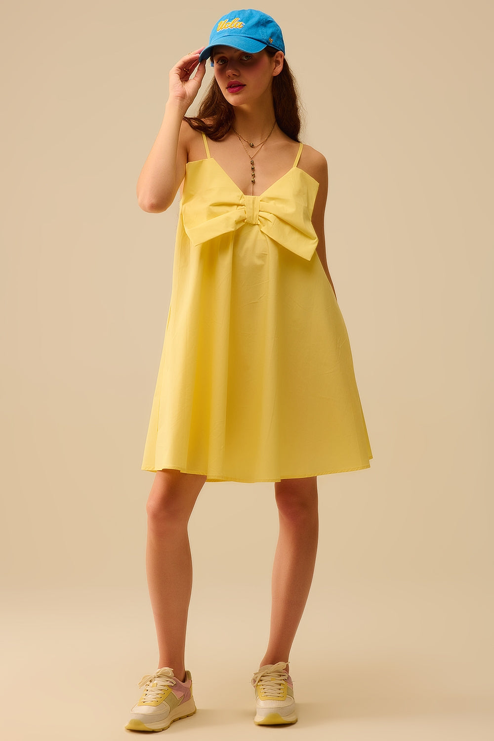 Minivestido de popelina amarelo com um grande laço