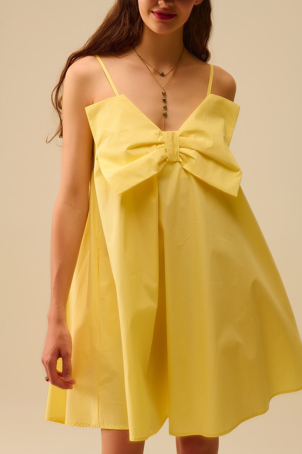 Minivestido de popelina amarelo com um grande laço