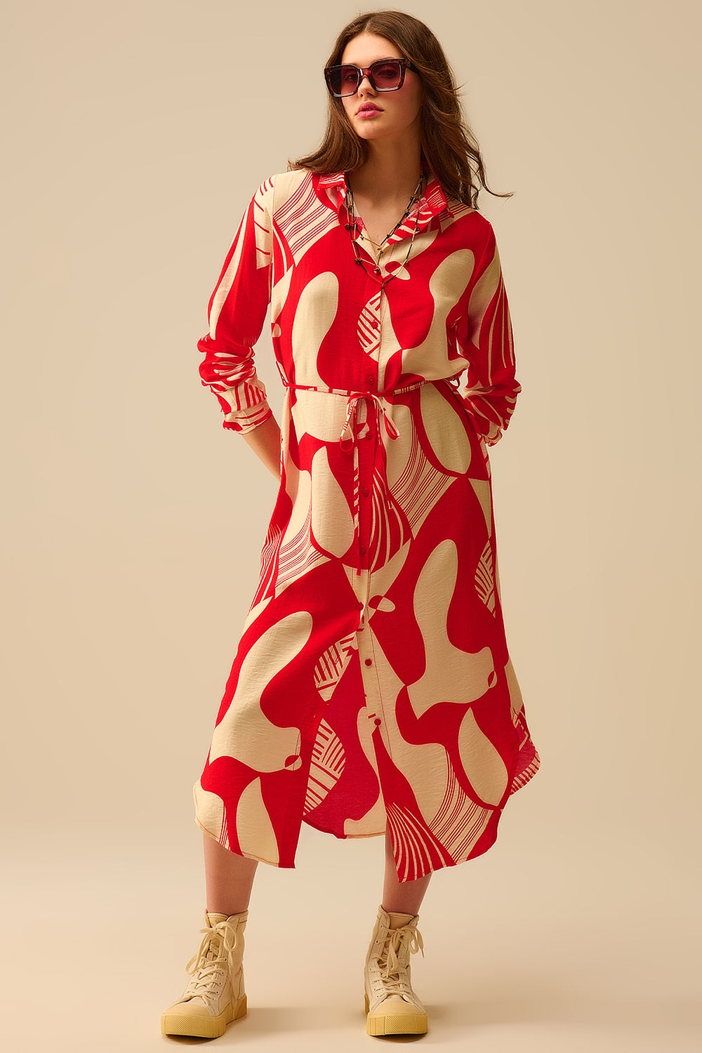 vestido de botões com estampado abstrato em vermelho
