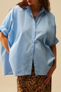 Blusa azul-bebé de grandes dimensões com manga curta