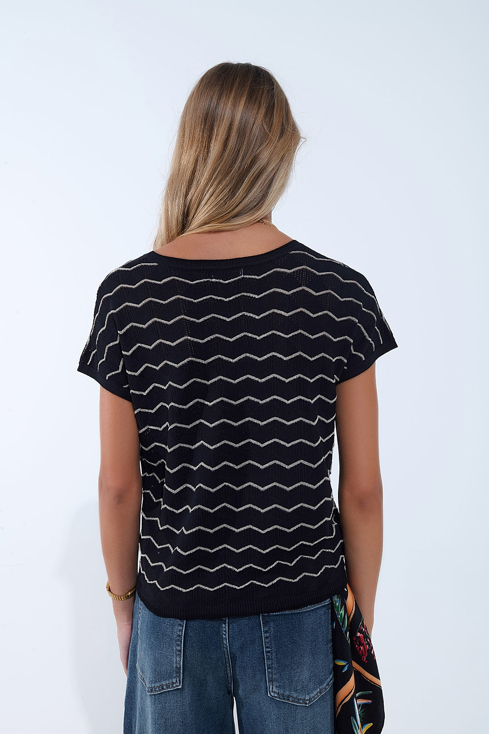 Camisola de malha com decote em V em ziguezague e mangas descaídas em preto