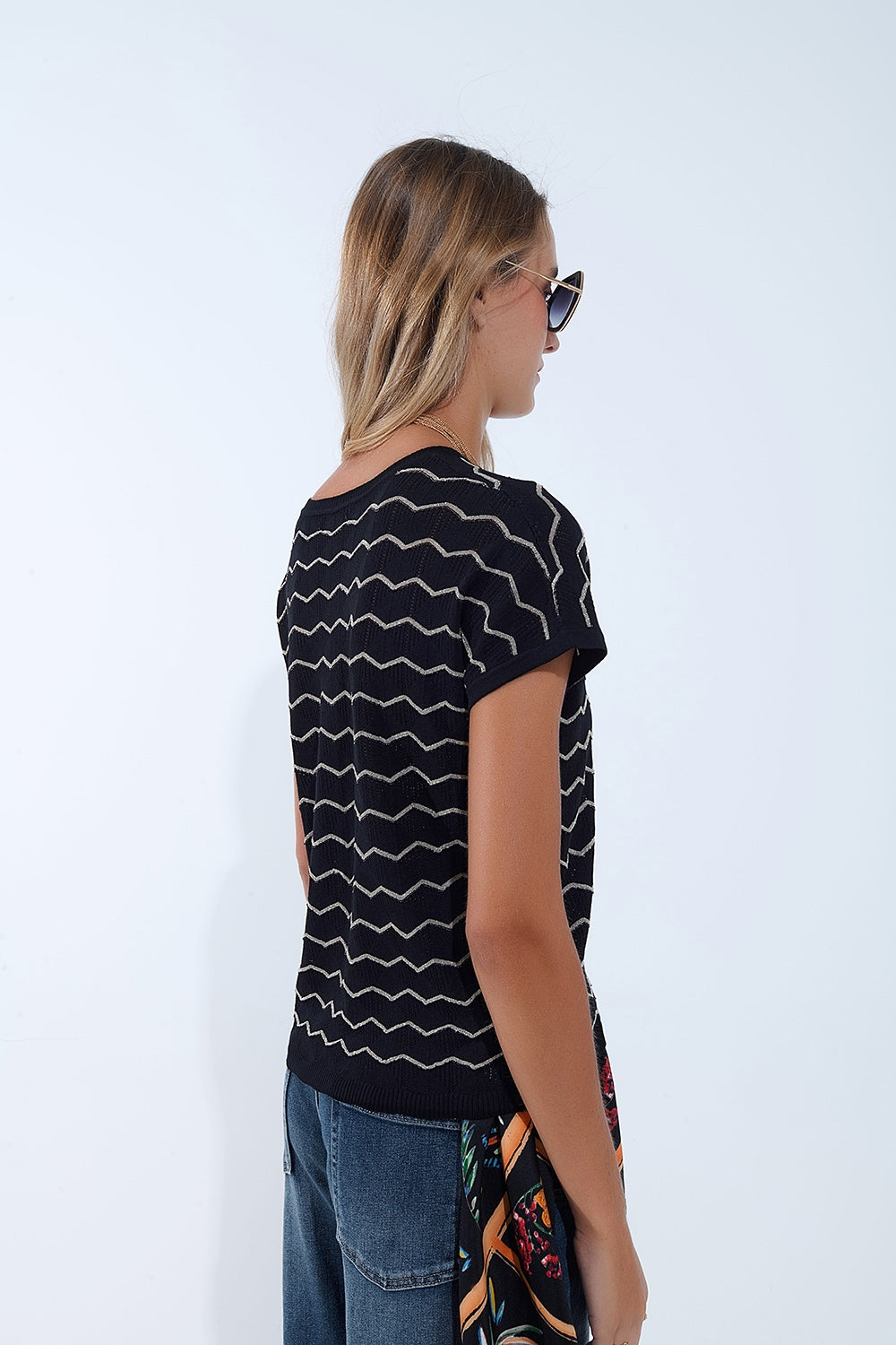 Camisola de malha com decote em V em ziguezague e mangas descaídas em preto