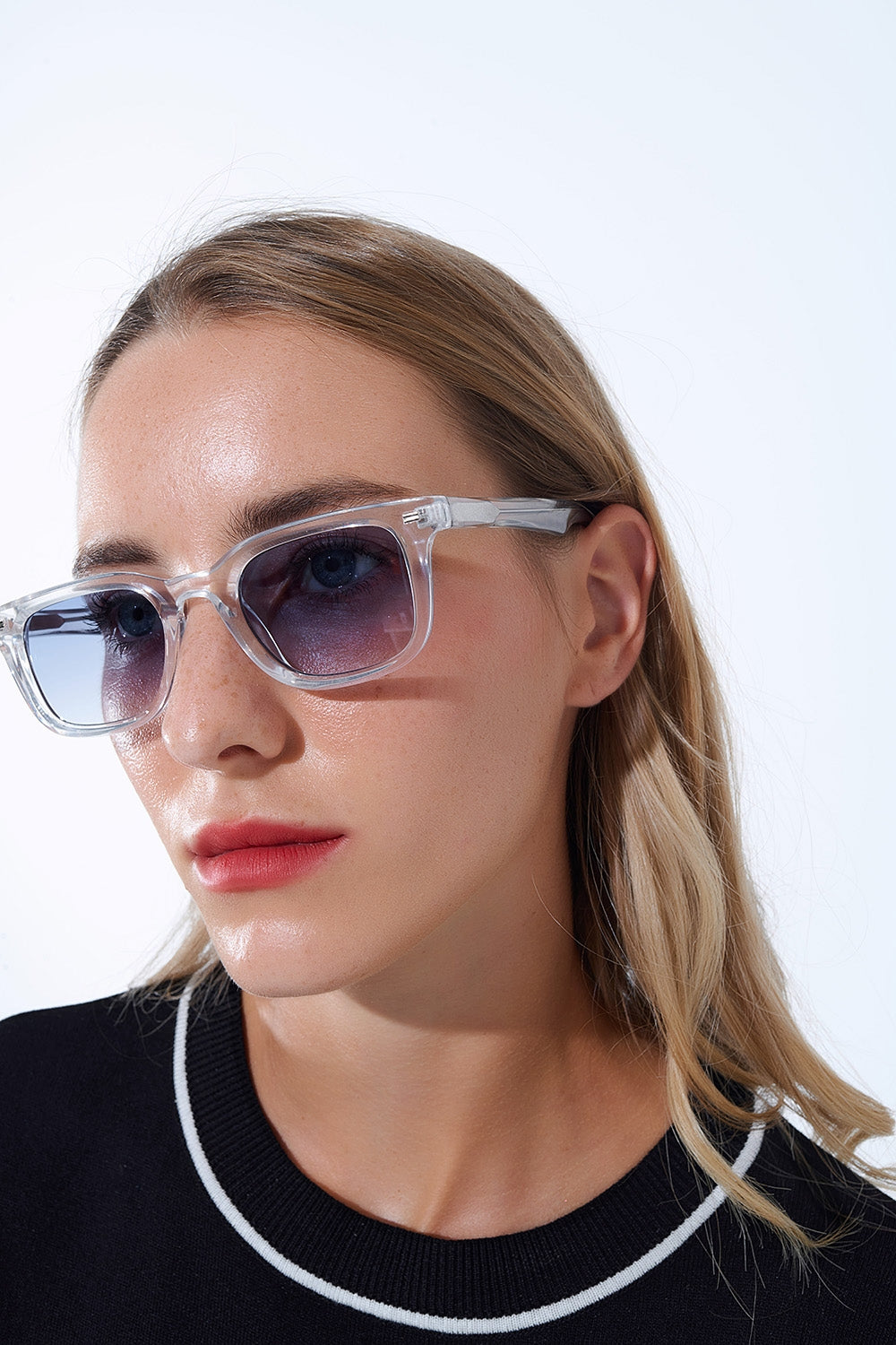 Óculos de sol quadrados transparentes com lentes azuis gradientes