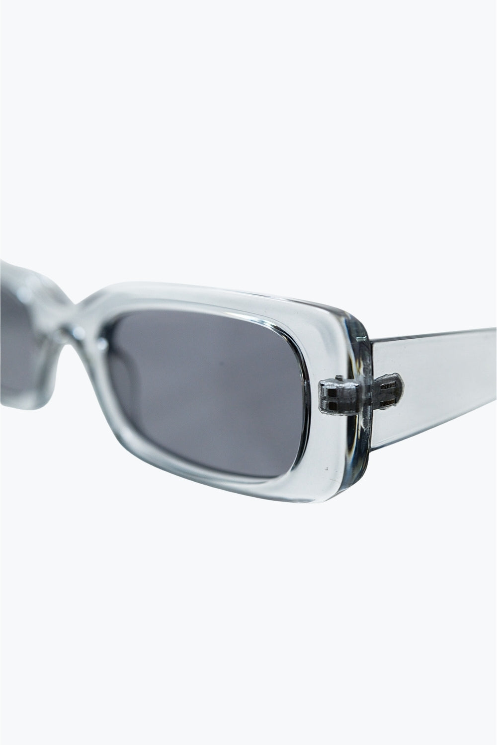 Óculos de sol rectangulares cinzentos transparentes com lentes fumadas escuras