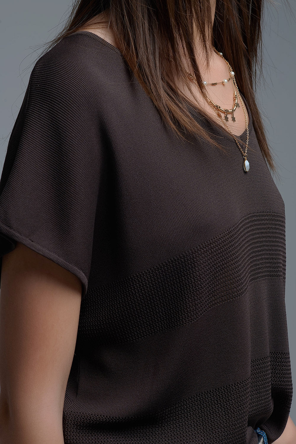 Camisola de malha com riscas castanhas