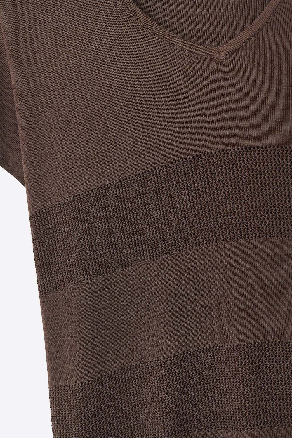 Camisola de malha com riscas castanhas