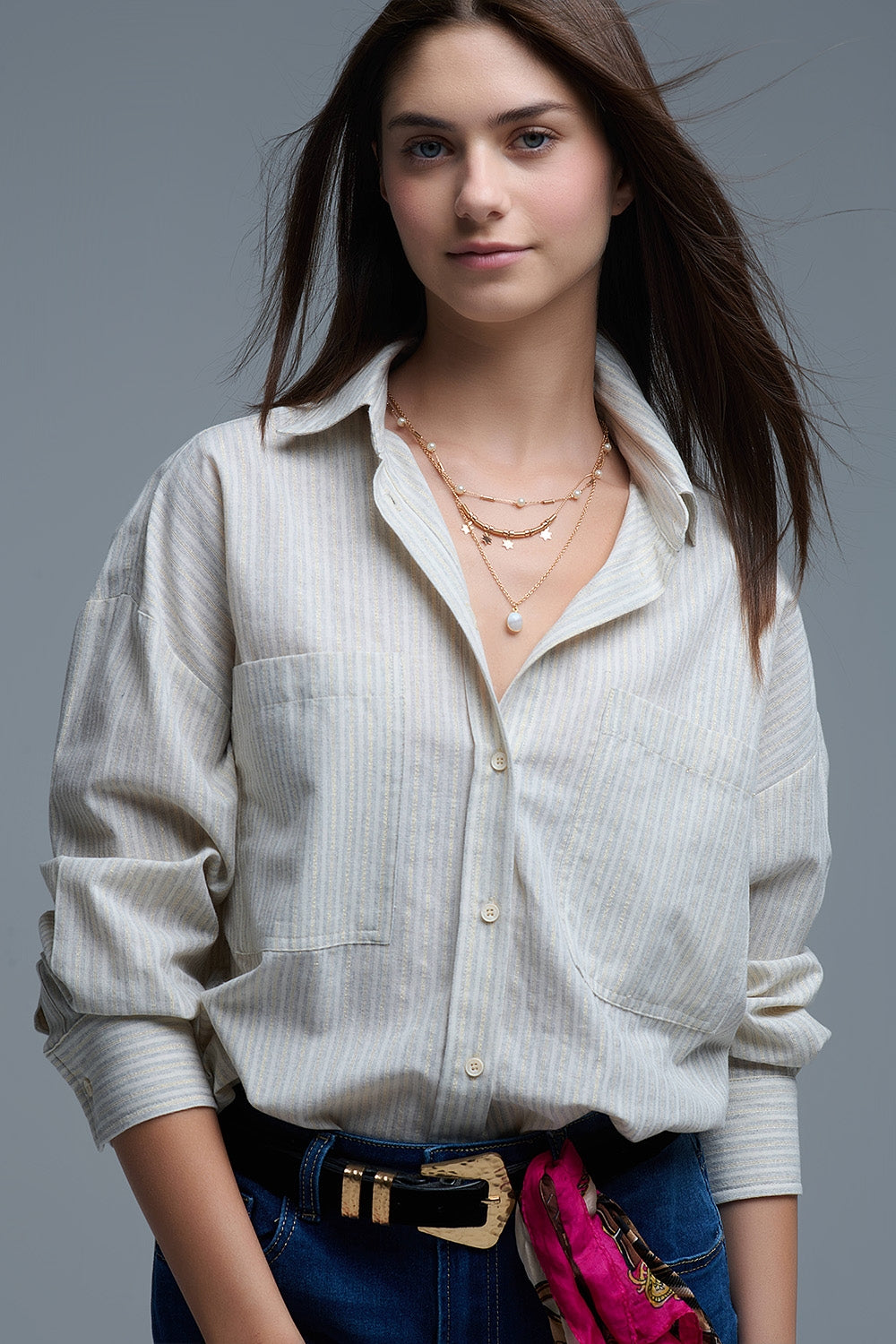 Camisa de riscas descontraída com bolsos grandes no peito