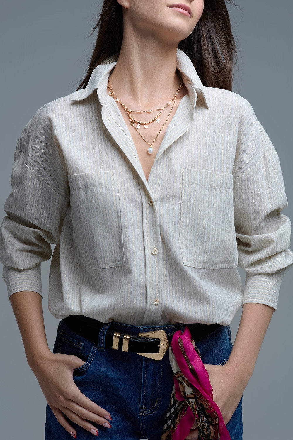 Camisa de riscas descontraída com bolsos grandes no peito
