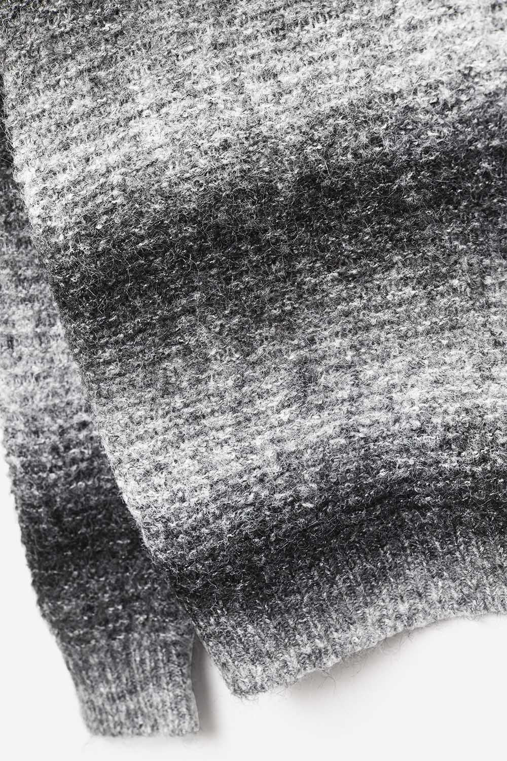 Camisola de gola alta confortável em preto e branco