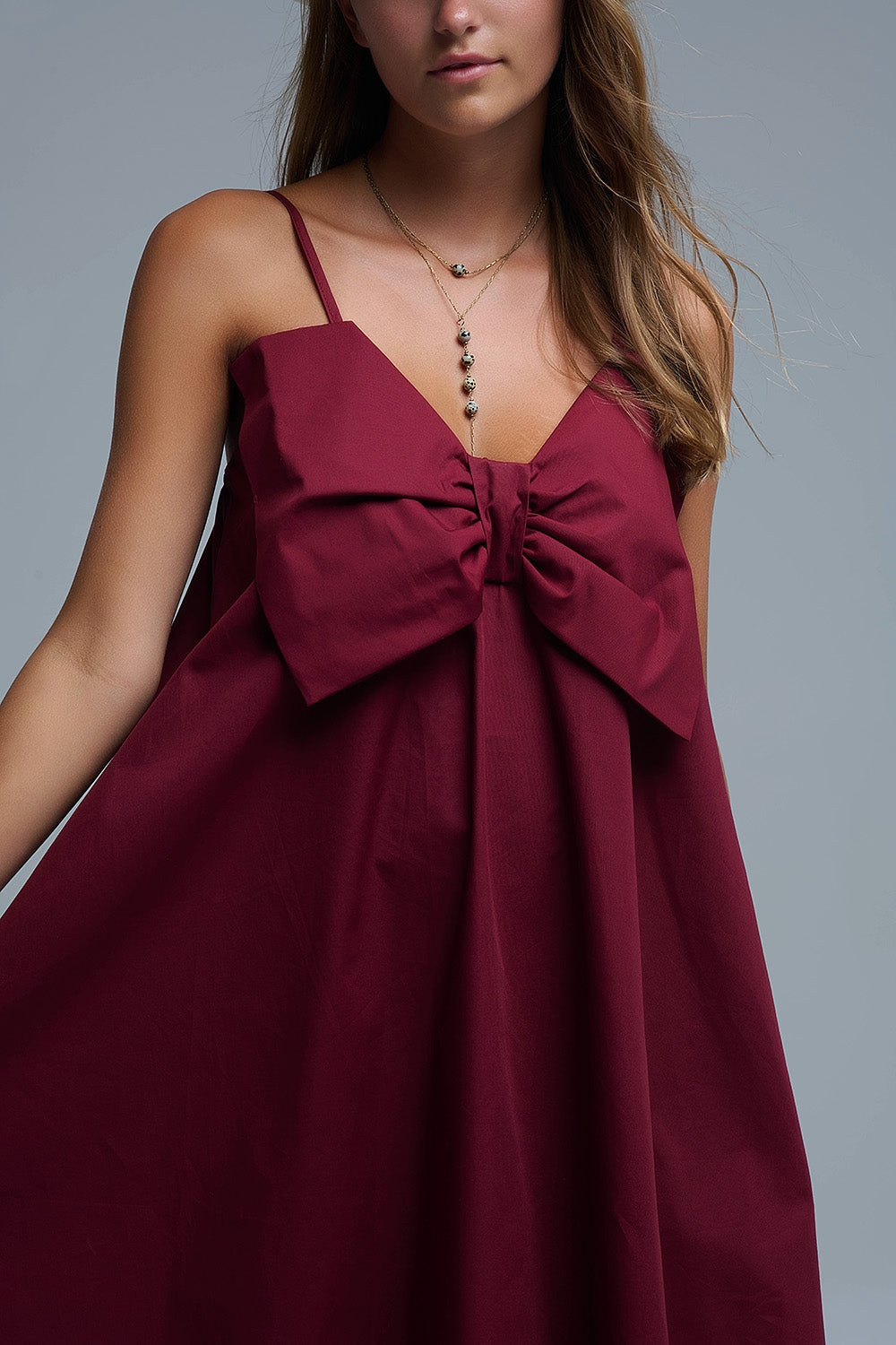 Minivestido de popelina cor de vinho com um grande laço