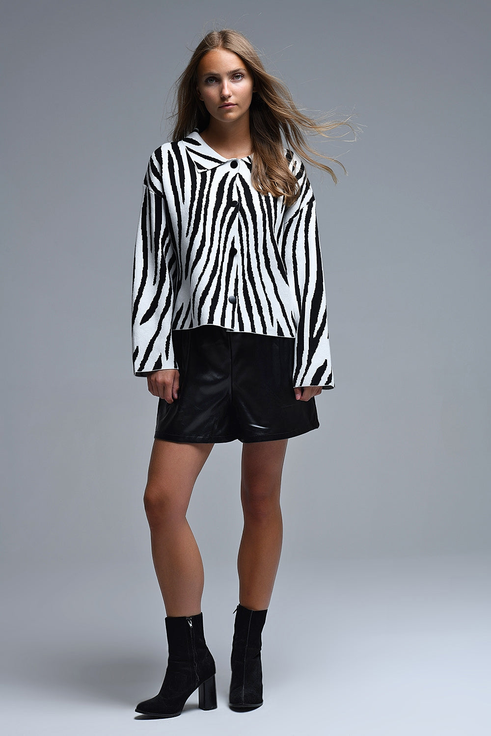 Casaco de gola polo com estampado de zebra preto e branco