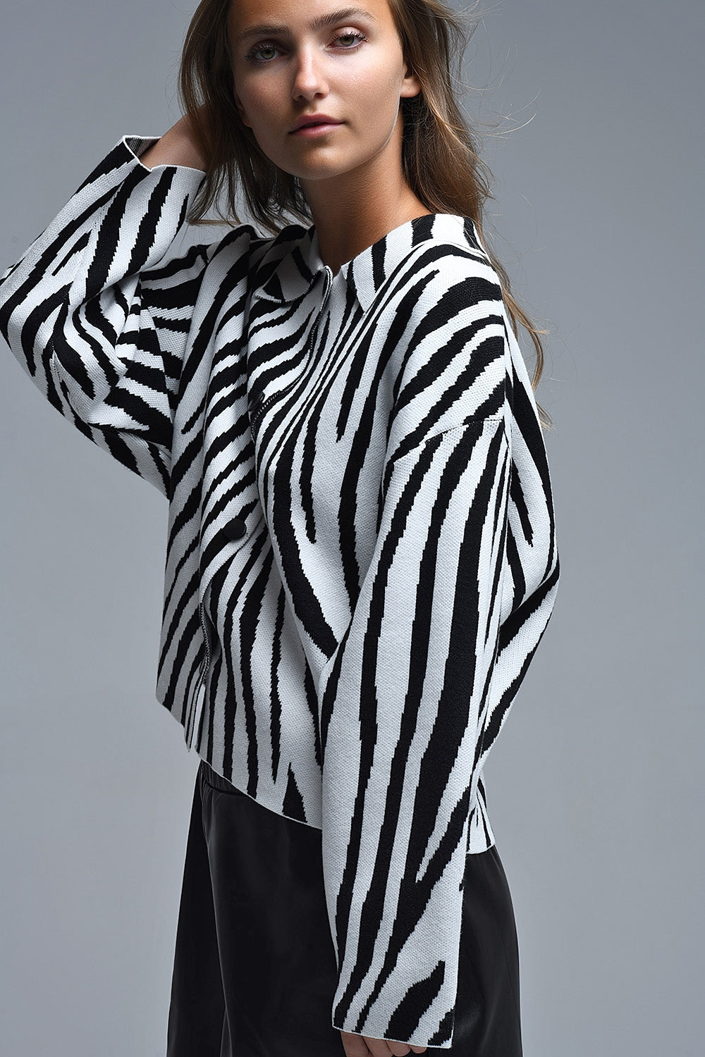 Casaco de gola polo com estampado de zebra preto e branco