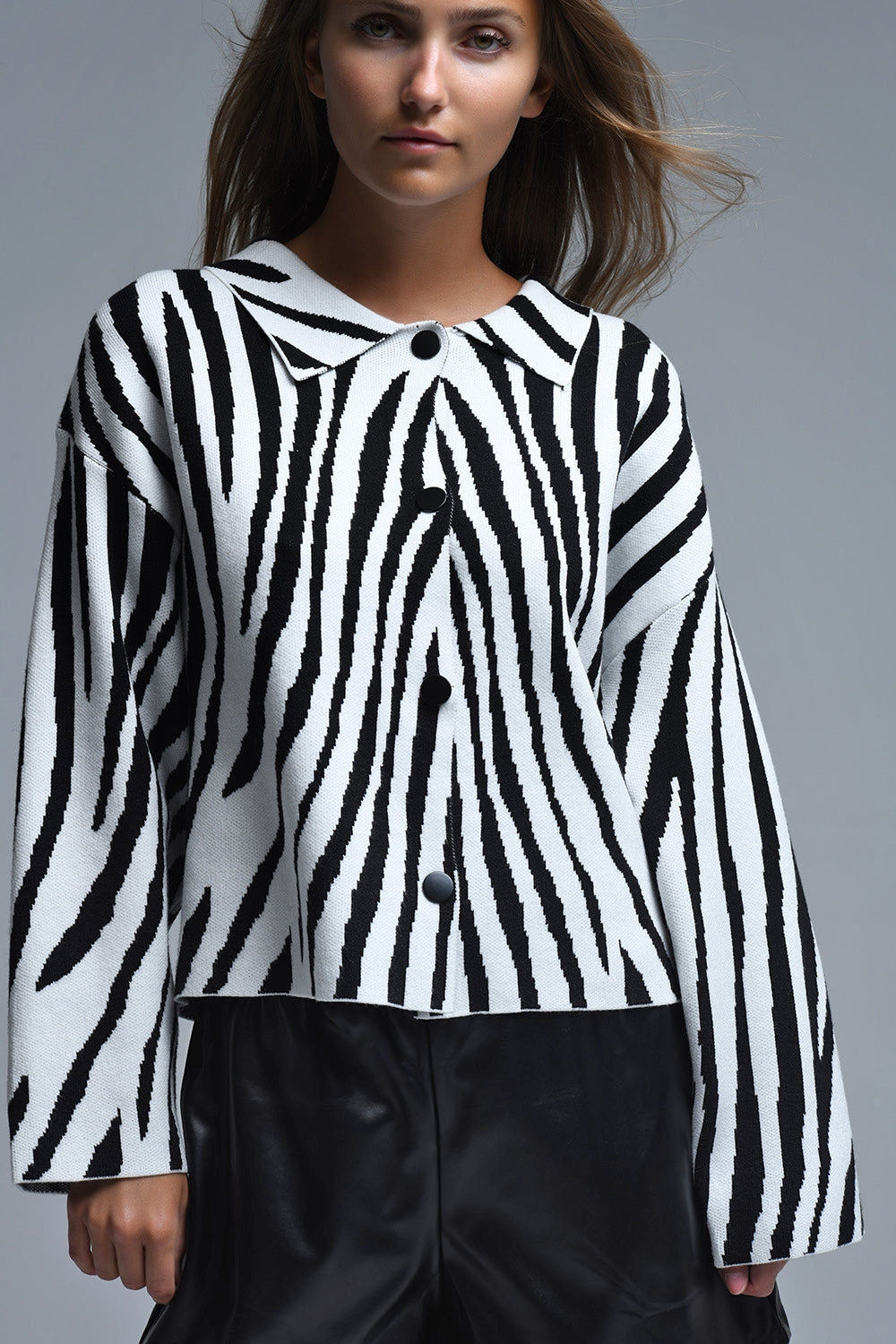 Casaco de gola polo com estampado de zebra preto e branco