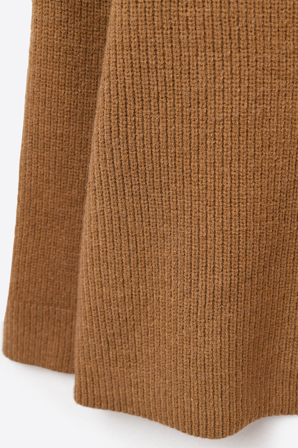 Camisola fina com decote em V superdimensionada em camel