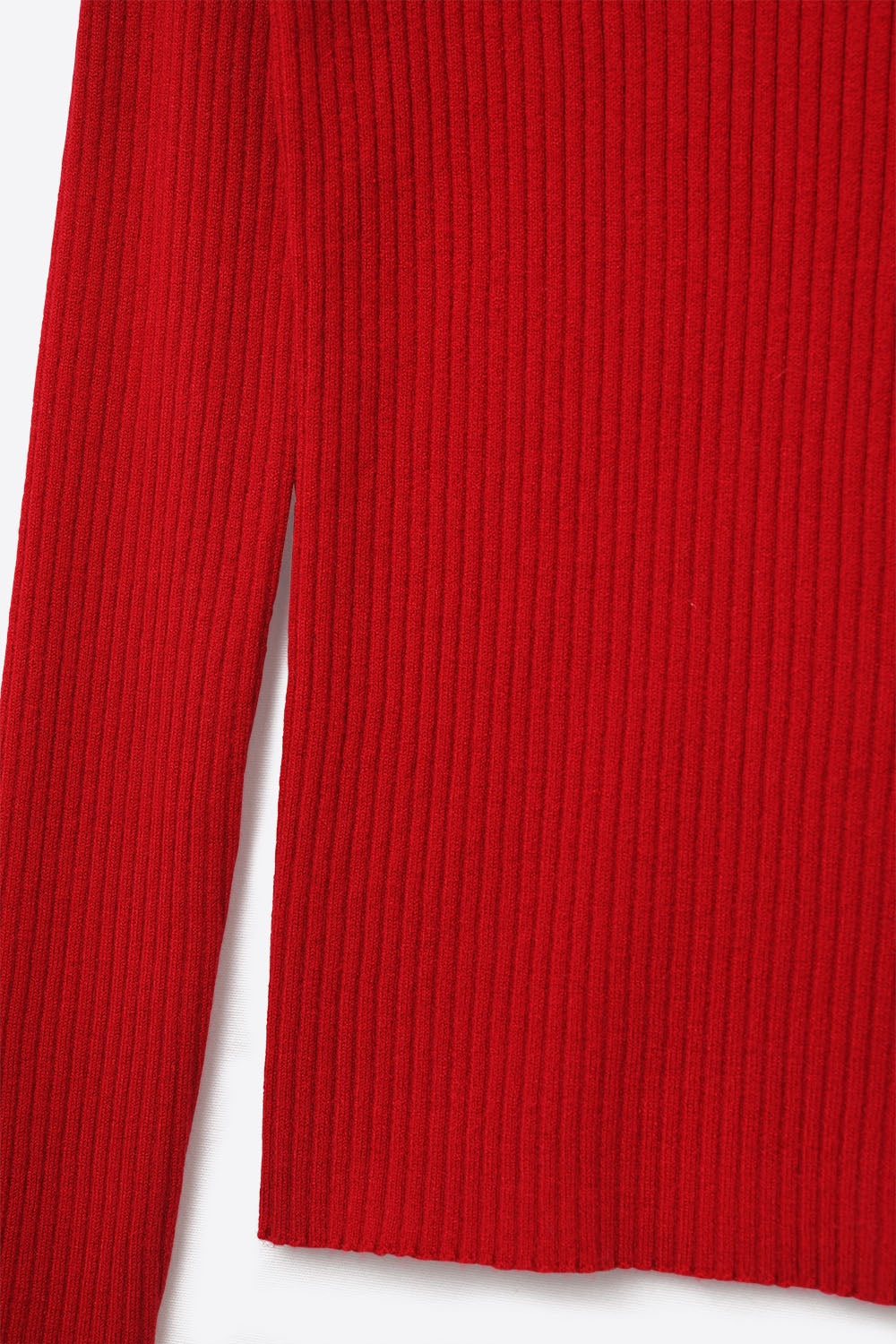 Camisola com nervuras de gola redonda enrolada em vermelho rubi