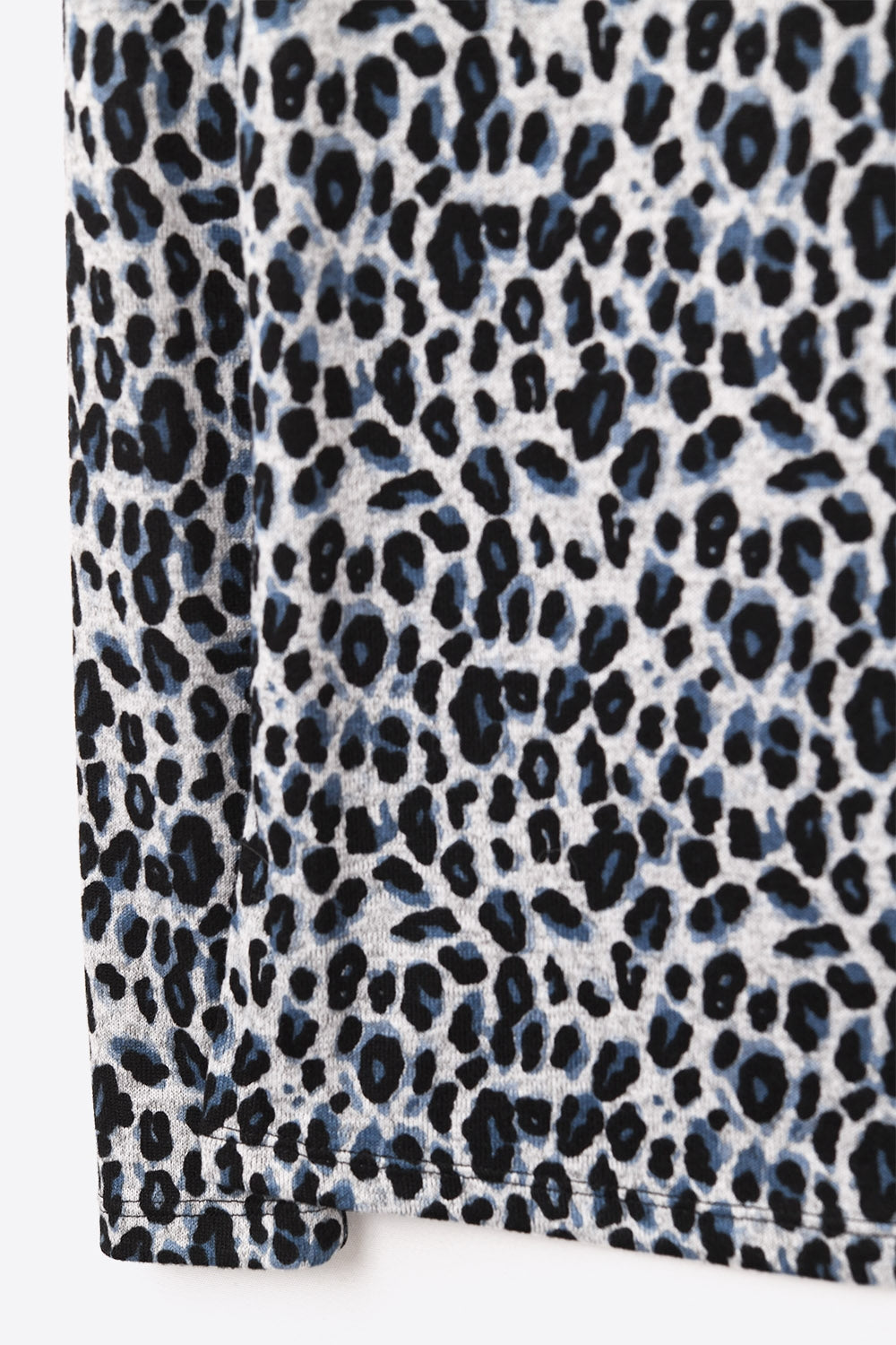 Top de gola alta de manga comprida com estampado de leopardo cinzento