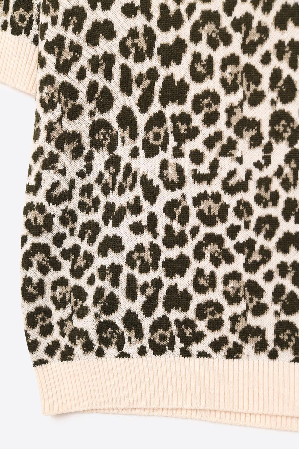 Camisola chique de manga curta com estampado de leopardo